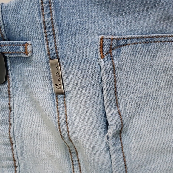 KanCan jean shorts, light wash, button fly, size 8/29 High Stretch Beach Vaca - Picture 6 of 11